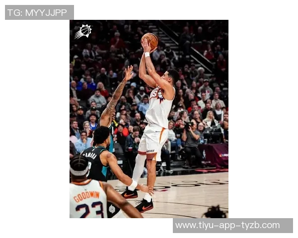 布克上半场表现出色17分钟内高效贡献13分5助攻2抢断助力球队攻防两端